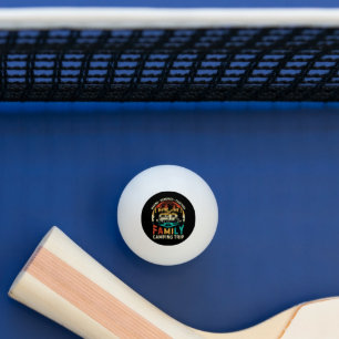 Gezamenlijke familie-campingtrip om herinneringen pingpongballen