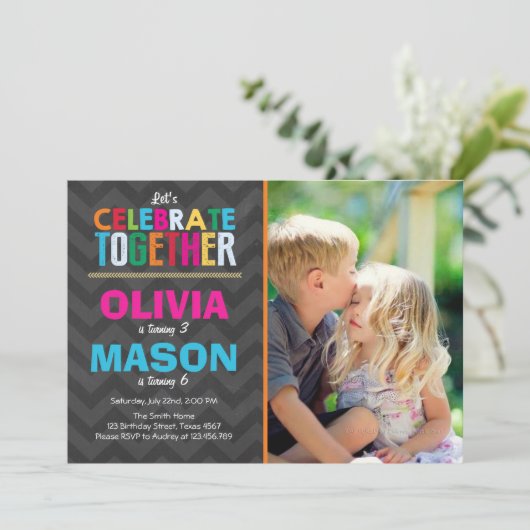 Gezamenlijke tweeling verjaardagsfeestje uitnodigi kaart (Staand voorkant)