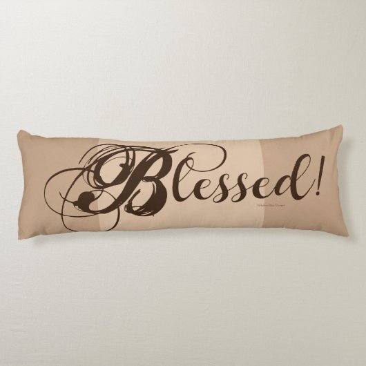 Gezegend! Lichaamskussen (geelbruin/bruin) (Achterkant)