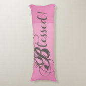 Gezegend! Lichaamskussen (roze) (Voorkant Verticaal)