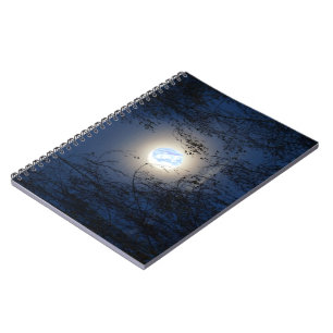 Gezegende Maagd Maria in het Moon Lite Forest Notitieboek