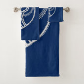 Gezegende Maagd Maria, witte kant, marineblauw Bad Handdoek (Insitu)