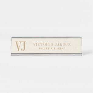 Gezellig licht beige linnen met tan monogram bureau naambordje