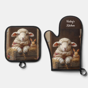 Gezellig Schaap en Konijn in Schuur met Bloemen Ovenwant & Pannenlap Set