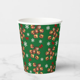 Gezellige geroosterde kastanjes en sneeuwvlokken w papieren bekers