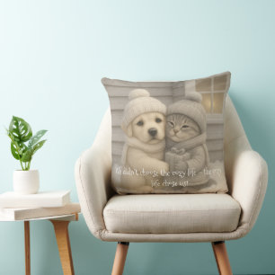 Gezellige winterkussen met puppy en kitten in muts kussen