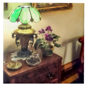 Gezellige zitkamer met bloemblad lamp tegeltje