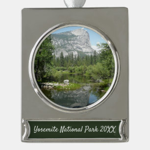 Gezicht op Mirror Lake in Yosemite National Park Verzilverd Banner Ornament