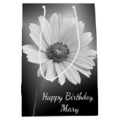 Ggloed Birthday Daisy op Black met de naam Medium  Medium Cadeauzakje (Voorkant)