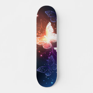 Ggloeiende nachtvlinders skateboard