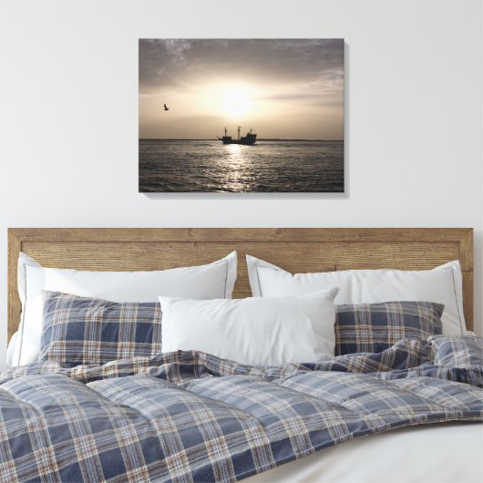 Ghost Ship at Sunset Canvas Print (Insitu (Slaapkamer))