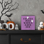 Ghouls veut juste s'amuser Halloween violet<br><div class="desc">Ce joli décor d'art d'Halloween en bois personnalisé et effrayant présente la citation "Ghouls veut juste s'amuser". Le texte noir élégant et la couleur violet clair de l'arrière - plan (les couleurs peuvent être customisées) avec deux petits fantômes.</div>