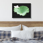 Giant Lotus Leaf met Bloom Canvas Afdruk (Insitu (Slaapkamer))