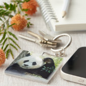 Giant Panda rusteert tegen bomen Sleutelhanger (Voorkant Rechts)