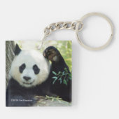 Giant Panda rusteert tegen bomen Sleutelhanger (Achterkant)