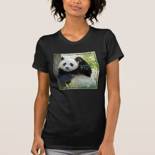 Giant Panda rusteert tegen bomen T-shirt