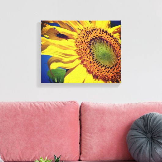 Giant Yellow Sunflower en Insect Friend Canvas Afdruk (Insitu (Woonkamer))