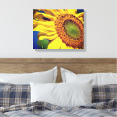 Giant Yellow Sunflower en Insect Friend Canvas Afdruk (Insitu (Slaapkamer))