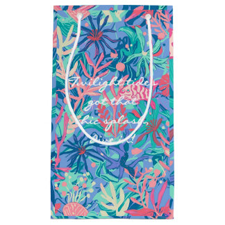 Gift bag in stylish graphic klein cadeauzakje