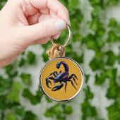 Giftige zwarte schorpioen sleutelhanger (Hand)
