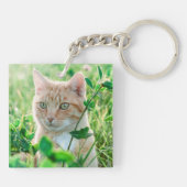 Ginger Kat met groene ogen in gras Sleutelhanger (Achterkant)