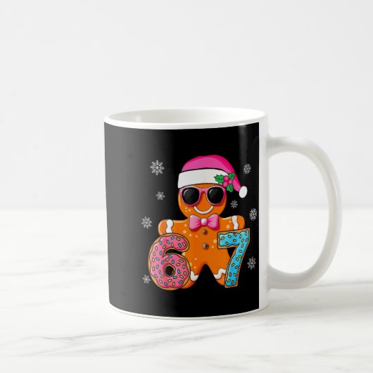 Gingerbread Six Seven 67 Meme 6 7 Funny Christmas Koffiemok (Rechts)