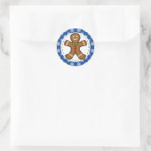 Gingerbrood Man op Blue White Snowflakes Pattern Ronde Sticker (Tas)