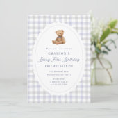 Gingham Teddy Bear Beary First Birthday Invitation (Debout devant)