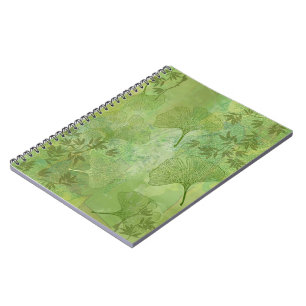 Ginkgo laat de groene kleur van de olievlek achter notitieboek