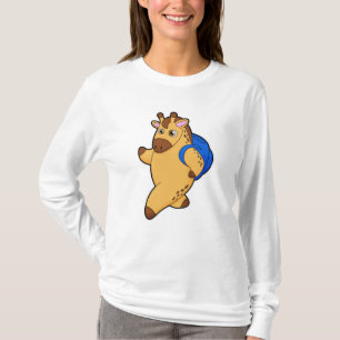 Giraffe als student met rugzak t-shirt