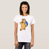 Giraffe als student met rugzak t-shirt (Voorkant volledig)