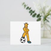 Giraffe bij sport met voetbal briefkaart (Staand voorkant)