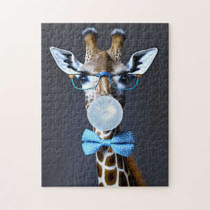 Giraffe draagt een bril, vlinderdas blaast blauwe legpuzzel