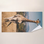 GIRAFFE ENTOURÉ DE GRASS BROWN (Serviette de bain)