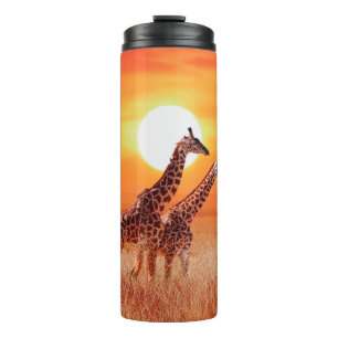 Giraffe in de Afrikaanse savanne tegen de achtergr Thermosbeker