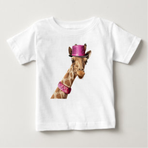 Giraffe in een roze glanzend pet