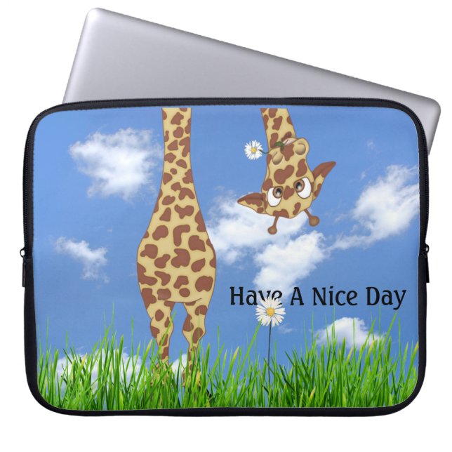 Giraffe in gras met Daisy Laptop Sleeve (Voorkant)