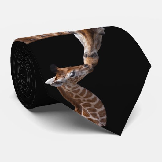Giraffe Kus Bindt Stropdas (Opgerold)