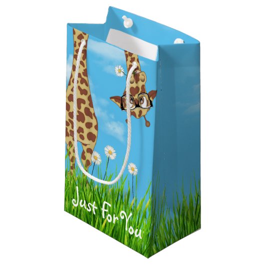 Giraffe met bril in gras klein cadeauzakje (Voorkant Gekanteld)