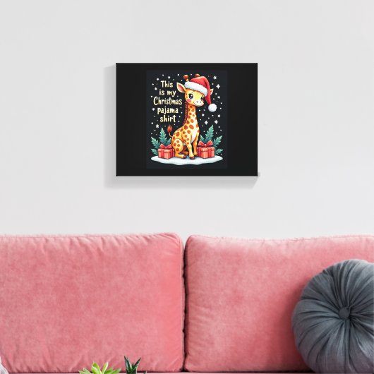 Giraffe met kerstmuts die overeenkomt met kerstpaj canvas afdruk (Insitu (Woonkamer))