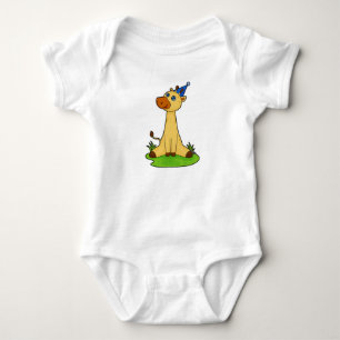 Giraffe met pet van de partij romper
