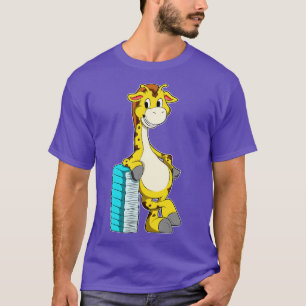 Giraffe met stapel boeken t-shirt