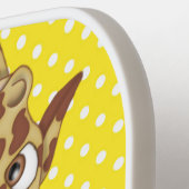 Giraffe op poka-punten met Daisy Pickleball Paddle (Links Detail)