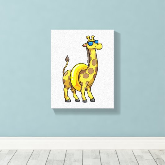 Giraffe op strand met draaiende ring en zonnebril canvas afdruk (Insitu (Houten vloer))