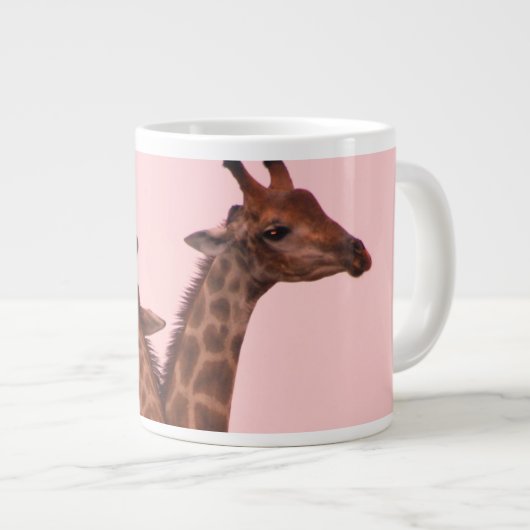 Giraffes met een roze lucht extra grote beker (Voorkant rechts)