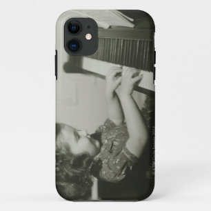 Girl Pplay Piano iPhone 11 Hoesje
