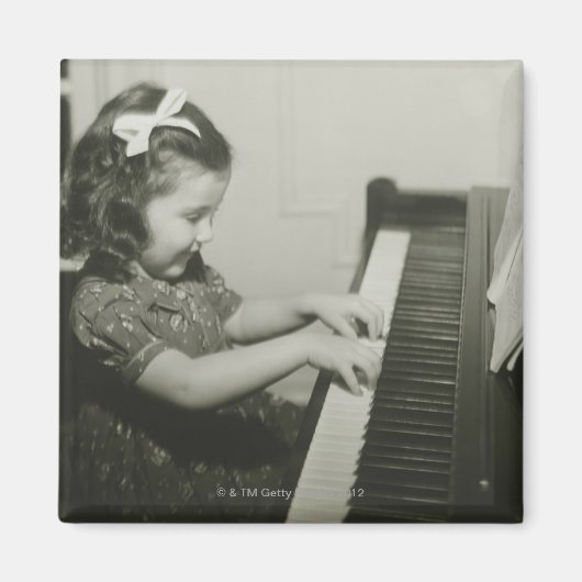 Girl Pplay Piano Magneet (Voorkant)