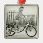 Girl Riding Bicycle Metalen Ornament (Voorkant)