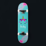 Girl Unicorn skateboard avec nom<br><div class="desc">Faites de ce skateboard Unicorn votre propre en ajoutant votre texte. Pour accéder aux outils de montage avancés, allez à "Personnaliser ce modèle" et cliquez sur "Détails", faites défiler et appuyez sur le lien "cliquer pour customiser plus loin". Idéal pour toutes les occasions comme l'anniversaire ou la Graduation, pour les...</div>