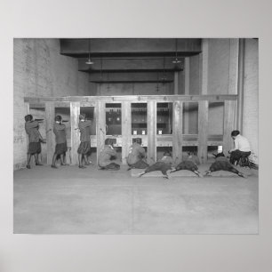Girls Rifle Team, 1922. foto Poster